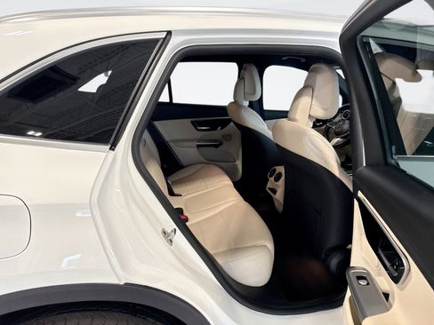 Used 2023 Mercedes-Benz GLC 300 4MATIC image 19