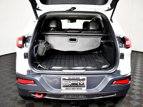 Used 2017 Jeep Cherokee Trailhawk w/ Comfort/Convenience Group image 16