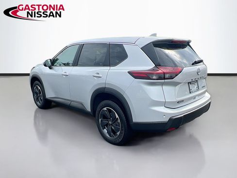 Used 2024 Nissan Rogue SV AWD/4WD image 6
