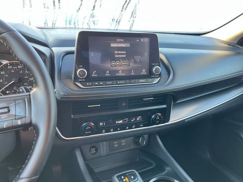 Used 2025 Nissan Rogue SV image 18