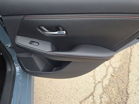 Used 2025 Nissan Sentra SR w/ SR Premium Package image 12