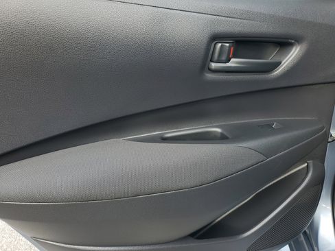 Used 2025 Toyota Corolla LE w/ Convenience Package image 11