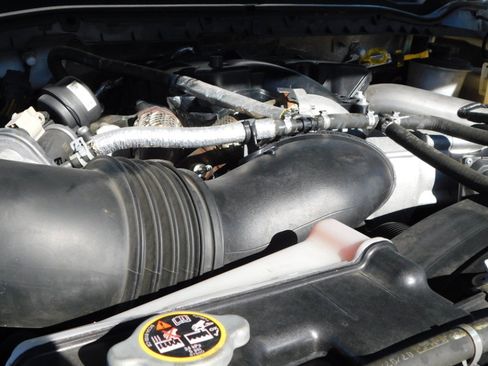 Used 2017 Ford F550 2WD Regular Cab Super Duty w/ XL Value Package image 40