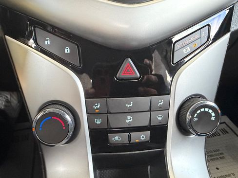 Used 2014 Chevrolet Cruze LT FWD image 13