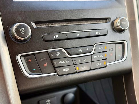 Used 2017 Ford Fusion SE w/ Fusion SE Technology Package FWD image 25