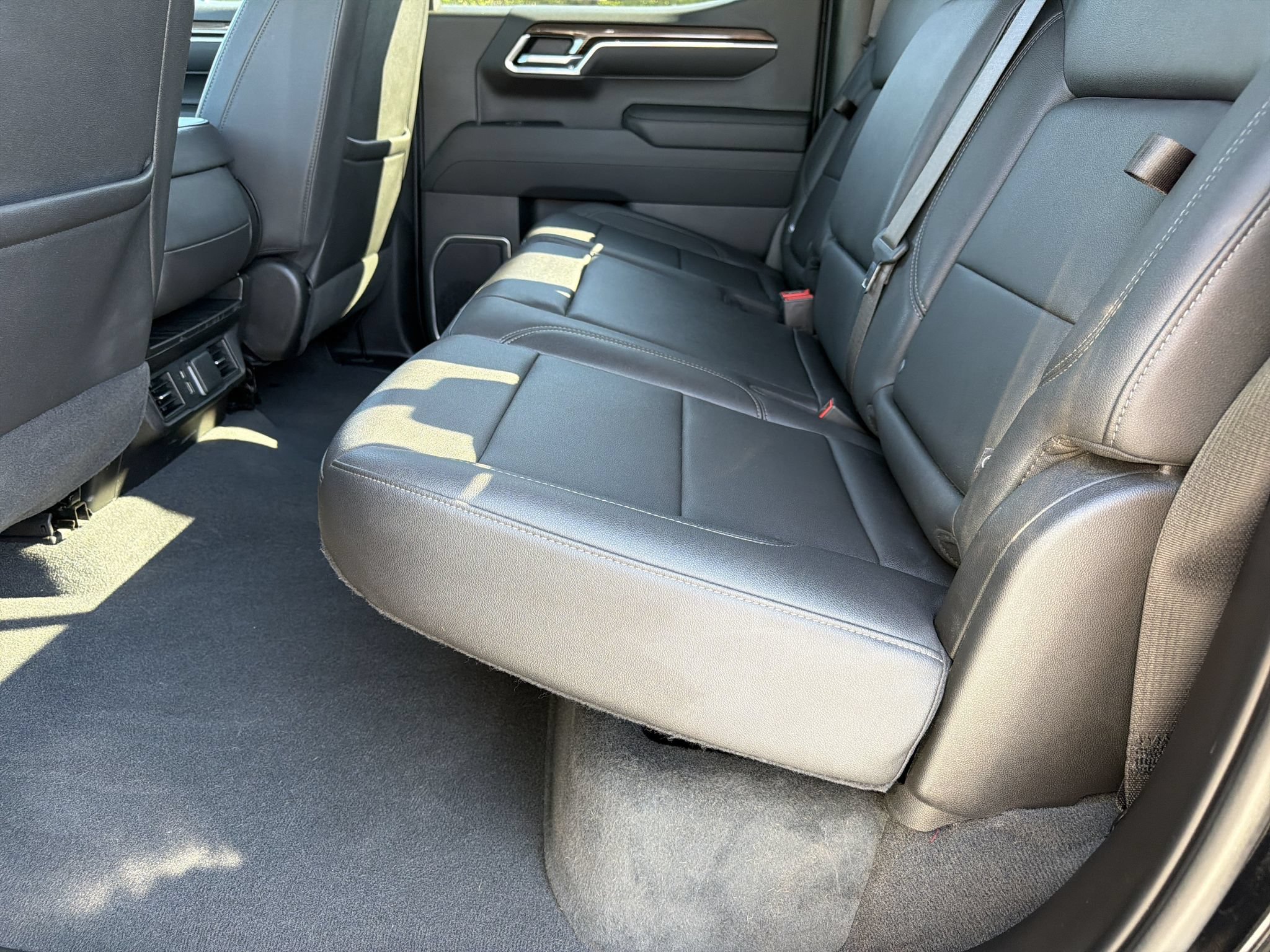 Used 2023 Chevrolet Silverado 1500 LT w/ Z71 Off-Road Package AWD/4WD image 16