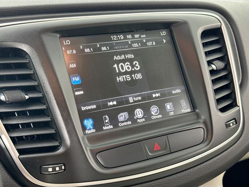 Used 2017 Chrysler 200 Limited Platinum w/ Comfort & Convenience Group FWD image 14