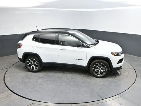 Used 2026 Jeep Compass Limited AWD/4WD image 45