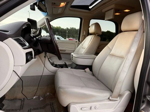 Used 2007 Cadillac Escalade AWD w/ Information Package image 20