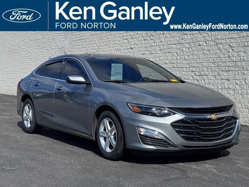 Used 2025 Chevrolet Malibu LS image 1