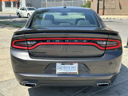 Used 2018 Dodge Charger SXT w/ Blacktop Package RWD image 6