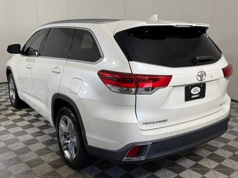 Used 2018 Toyota Highlander Limited FWD image 4