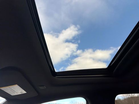 Used 2024 GMC Canyon AT4X w/ AT4X AEV Edition image 28