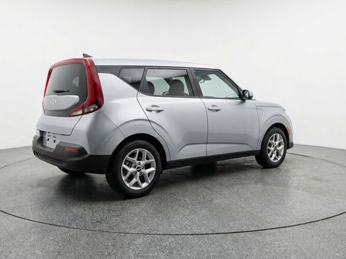 Used 2025 Kia Soul LX w/ LX Technology Package FWD image 9