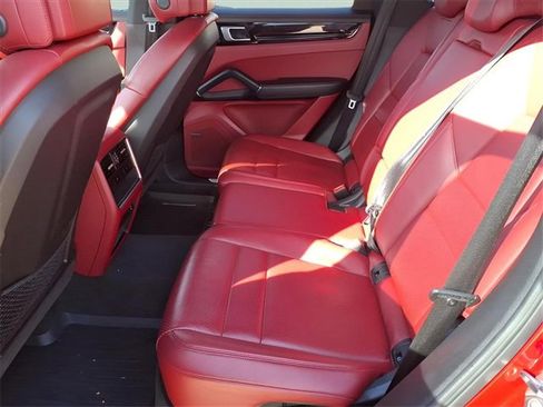 Used 2023 Porsche Cayenne Platinum Edition image 18