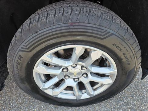 Used 2022 Chevrolet Silverado 1500 LT AWD/4WD image 9