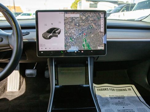 Used 2018 Tesla Model 3 Long Range image 14