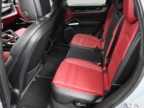 Certified 2025 Porsche Cayenne E-Hybrid AWD/4WD image 7