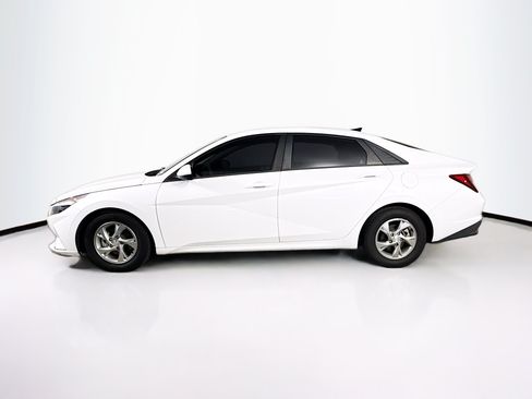 Used 2022 Hyundai Elantra SE FWD image 7