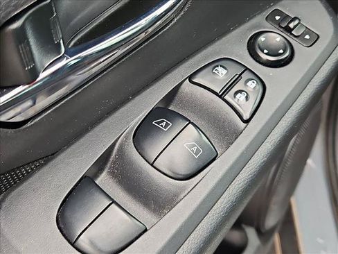 Used 2023 Nissan Kicks SV FWD image 17