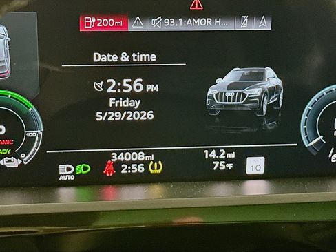 Used 2022 Audi e-tron Premium Plus w/ Premium Plus Package AWD/4WD image 9