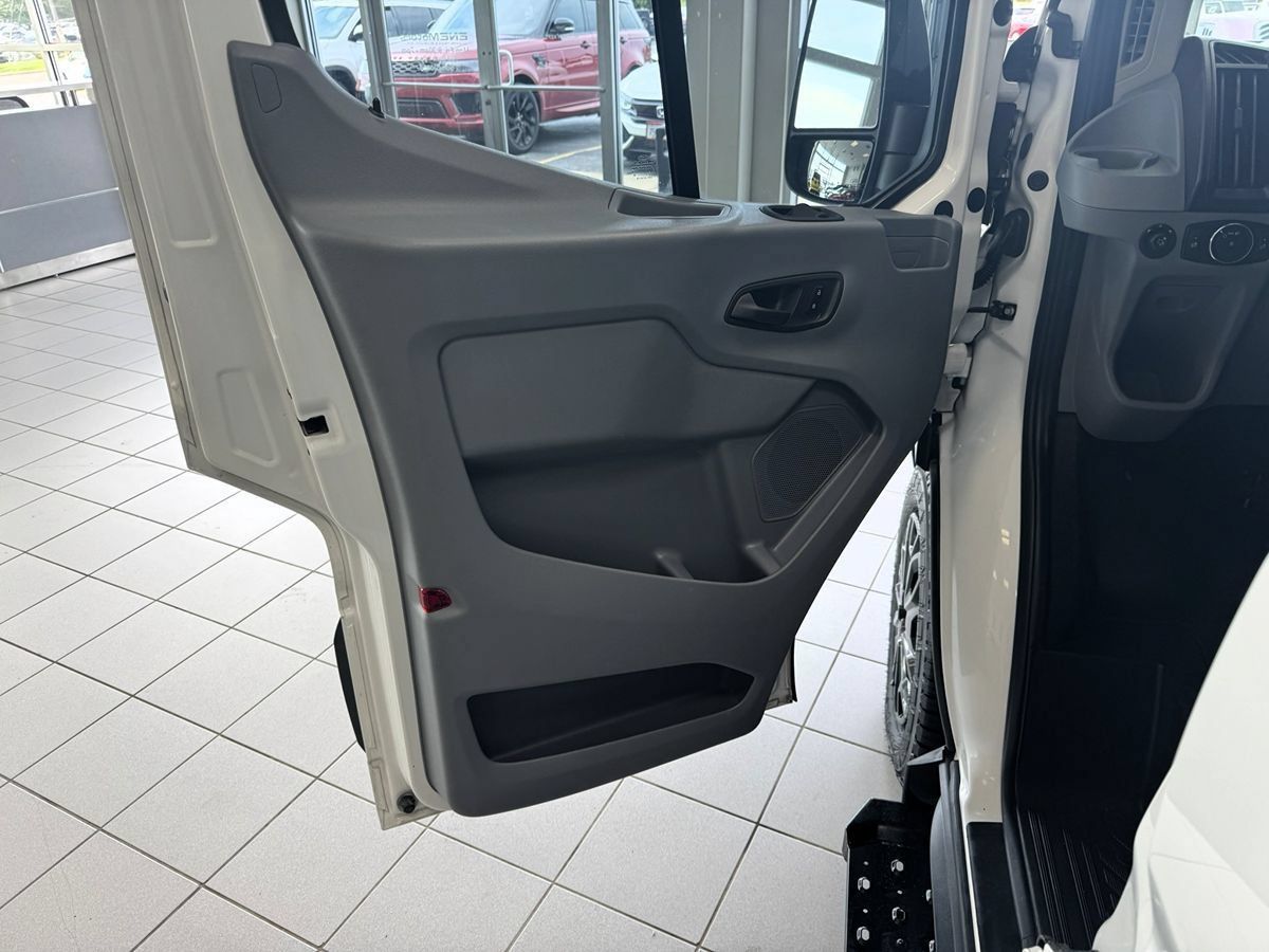 Used 2017 Ford Transit 150 148 Medium Roof RWD image 9