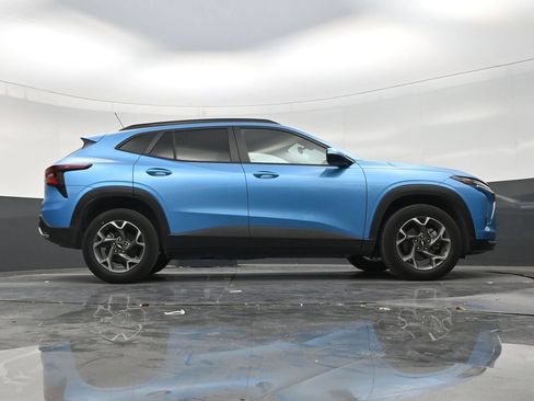 Used 2025 Chevrolet Trax LT FWD image 24