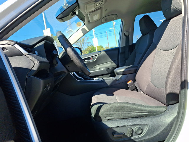 Used 2025 Toyota RAV4 XLE FWD image 13