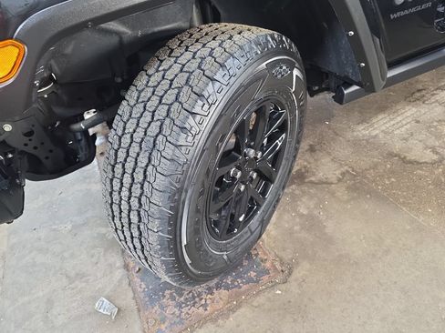 Used 2023 Jeep Wrangler Unlimited Sport AWD/4WD image 30
