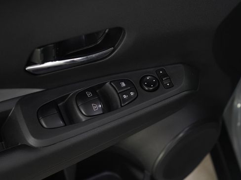 Used 2022 Nissan Kicks SR w/ Premium Package image 18