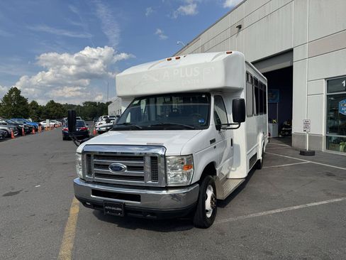 Used 2013 Ford E-350 and Econoline 350 Super Duty w/ Shuttle Bus Prep Pkg RWD image 14