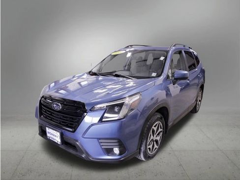 Used 2023 Subaru Forester Premium image 1