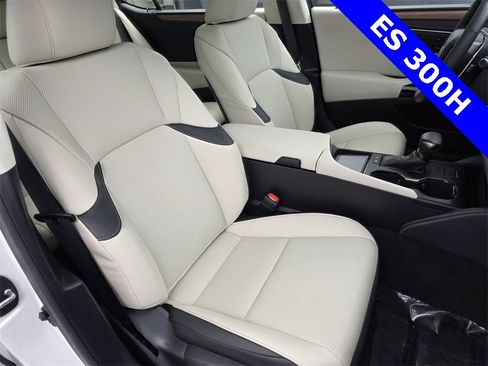 Used 2025 Lexus ES 300h w/ Premium Package image 30