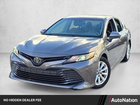 Used 2018 Toyota Camry LE FWD image 1