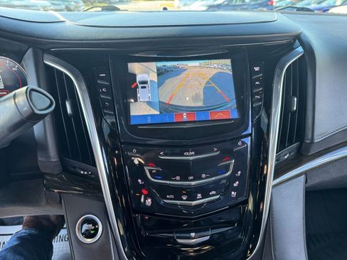 Used 2019 Cadillac Escalade Platinum image 40