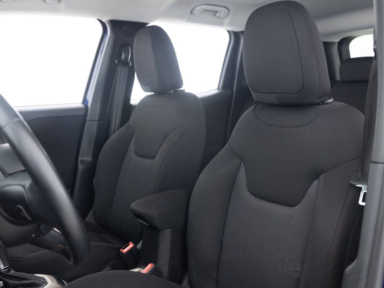 Used 2016 Jeep Renegade Latitude FWD image 24
