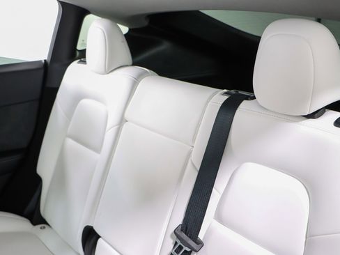 Used 2023 Tesla Model Y AWD image 22