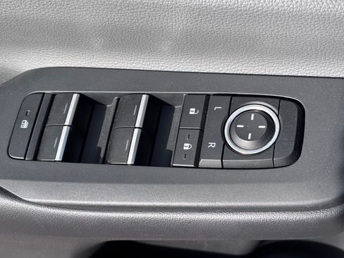 Used 2024 Toyota Prius XLE FWD image 21