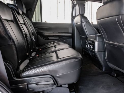 Used 2020 Ford Expedition XLT w/ Equipment Group 202A AWD/4WD image 34