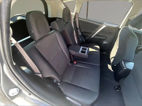 Used 2016 Toyota RAV4 LE AWD/4WD image 24