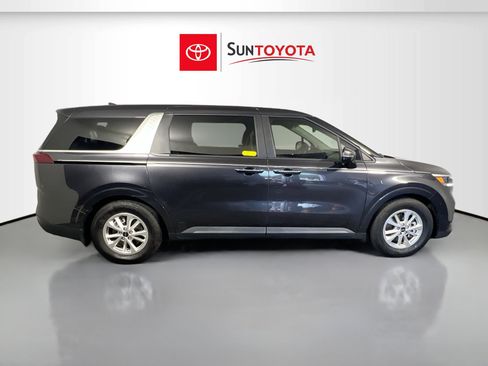 Used 2023 Kia Carnival LX FWD image 2