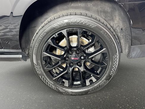 Used 2023 GMC Yukon XL Denali image 32