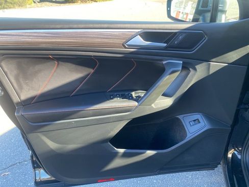 Used 2024 Volkswagen Tiguan SE image 10