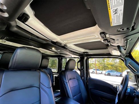 Used 2021 Jeep Wrangler Unlimited Sahara image 23