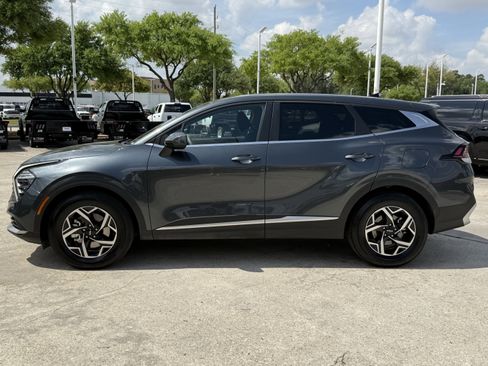 Used 2025 Kia Sportage LX image 12