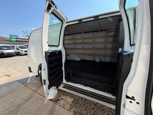 Used 2025 GMC Savana 2500 w/ Driver Convenience Package RWD image 4