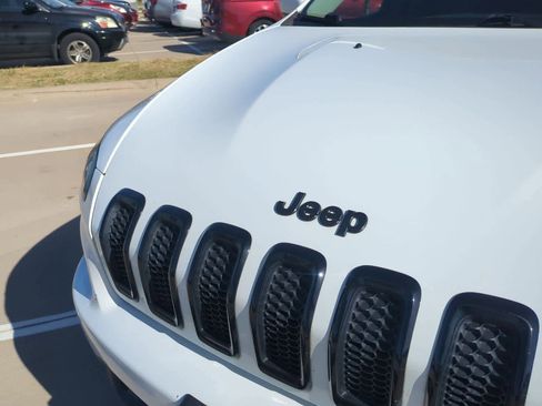 Used 2016 Jeep Cherokee Latitude w/ Cold Weather Group image 11