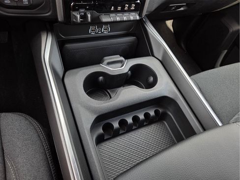 New 2026 RAM 2500 Big Horn AWD/4WD image 11