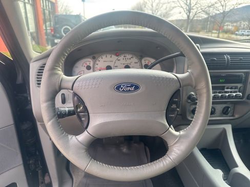 Used 2003 Ford Explorer Sport Trac XLT image 25