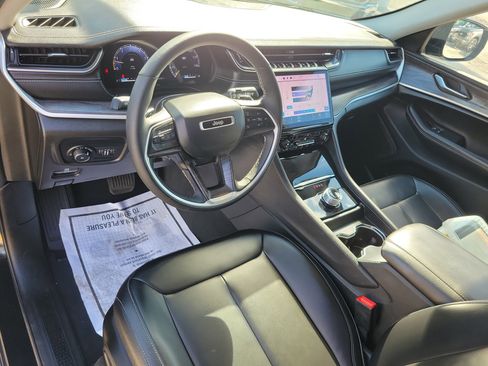 Used 2024 Jeep Grand Cherokee Limited w/ Black Appearance Package image 13